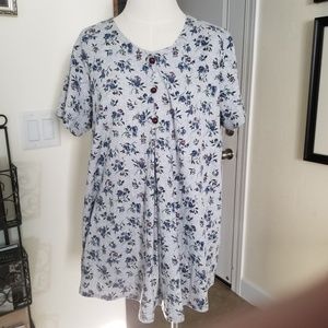 New Addition Maternity top Sz L gray print EUC